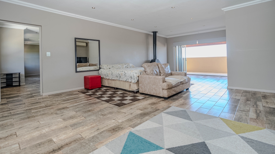 6 Bedroom Property for Sale in Vredekloof Heights Western Cape